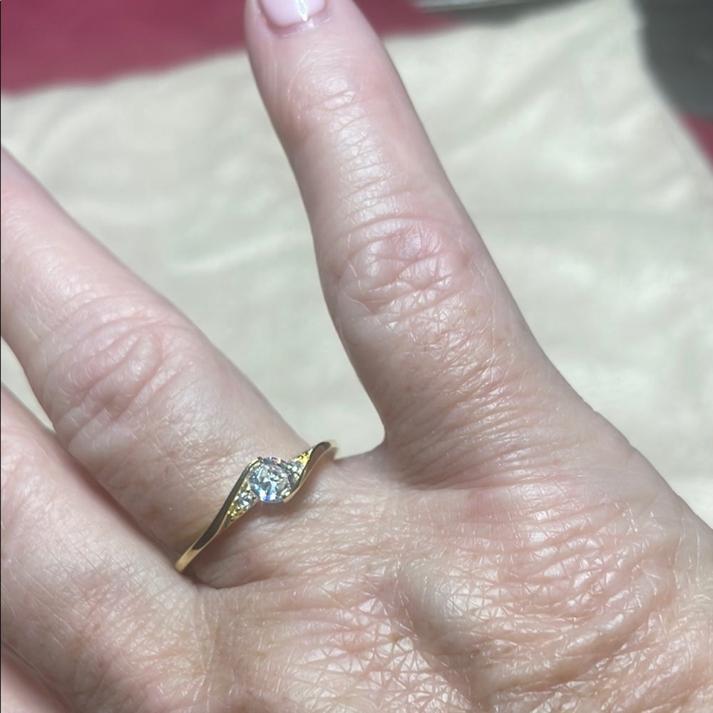 Elegant Gold and Silver Women's Ring